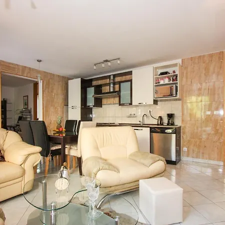 Duplex 3 With Garden And Garage Near To *