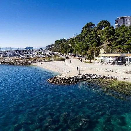 Duplex 3 With Garden And Garage Near To شقة