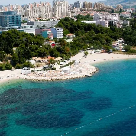 Duplex 3 With Garden And Garage Near To شقة