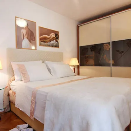 Duplex 3 With Garden And Garage Near To شقة