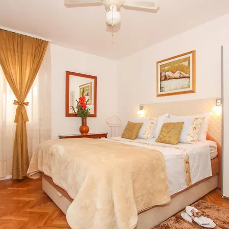 Duplex 3 With Garden And Garage Near To *