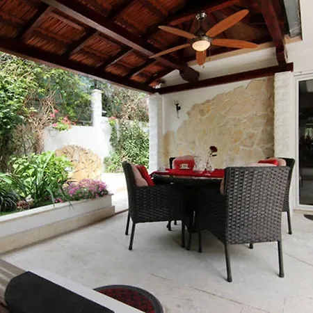 Duplex 3 With Garden And Garage Near To شقة