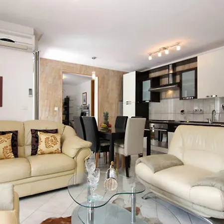 شقة Duplex 3 With Garden And Garage Near To سبليت