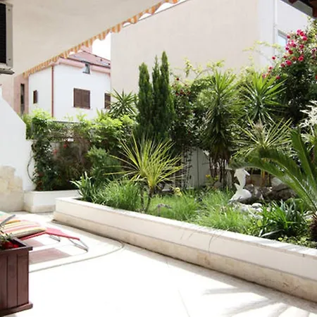 Duplex 3 With Garden And Garage Near To شقة