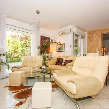 شقة Duplex 3 With Garden And Garage Near To *