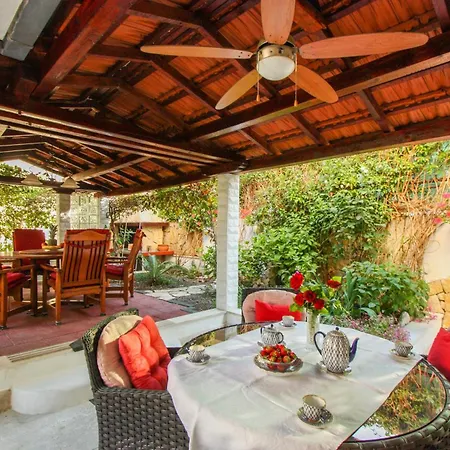 Duplex 3 With Garden And Garage Near To شقة